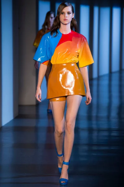 Look 18